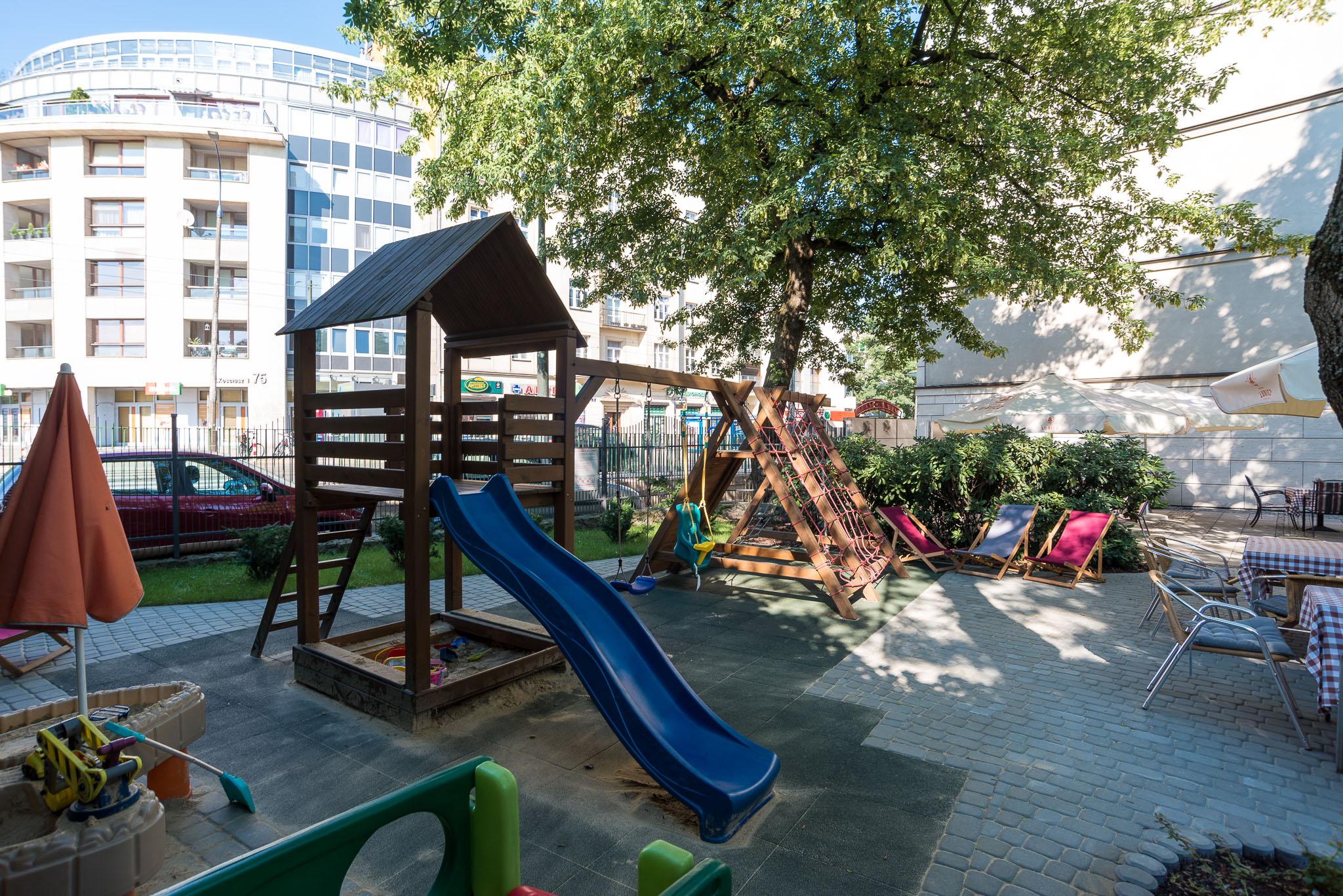 Niebieski Art Hotel & Spa Красков Екстериор снимка Playground at the International School of Paris